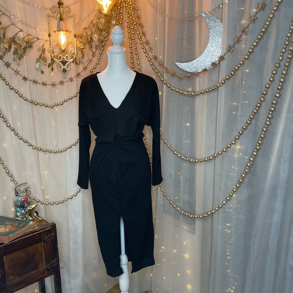 HYFVE Black Long Sleeve V-Neck Sheath Dress